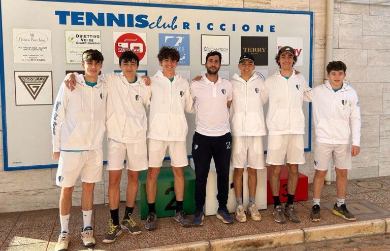 La squadra di Serie D1 maschile del Tennis Club Riccione con il capitano Toni Lo Paro