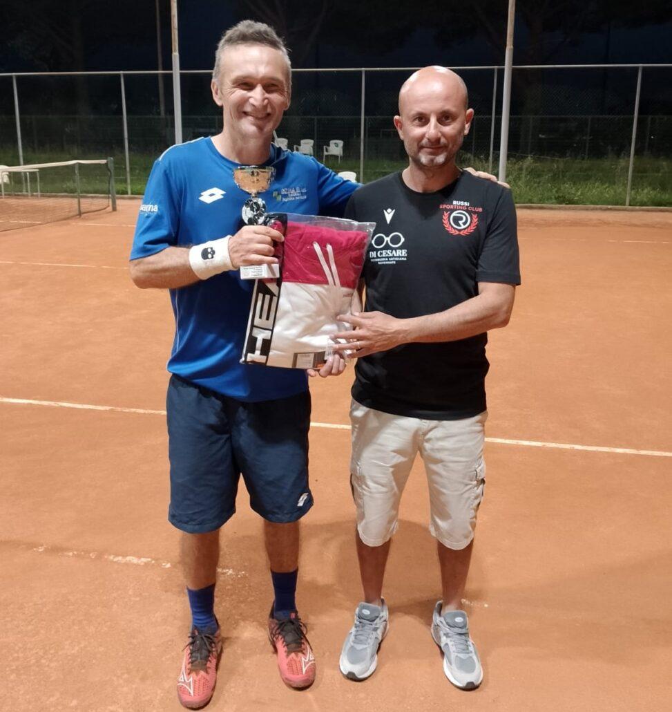 Moreno Menghetti premiato da Antonio Zangaro, dirigente Russi Sporting Club