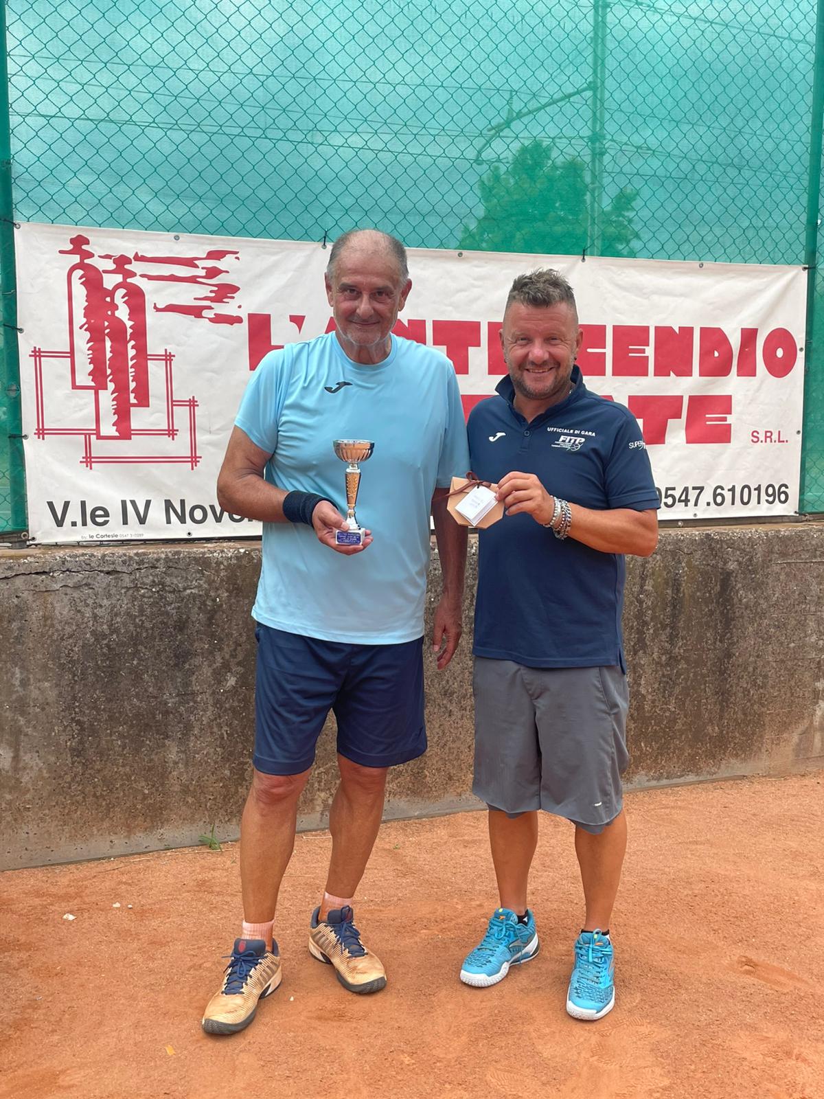 Al gran finale il torneo Veterani del Centro Sportivo Paradiso di Cesenatico: Marino Masi vince il tabellone Over 65, Daniele Berti l’Over 55, Paola Mordini il torneo Lady 40