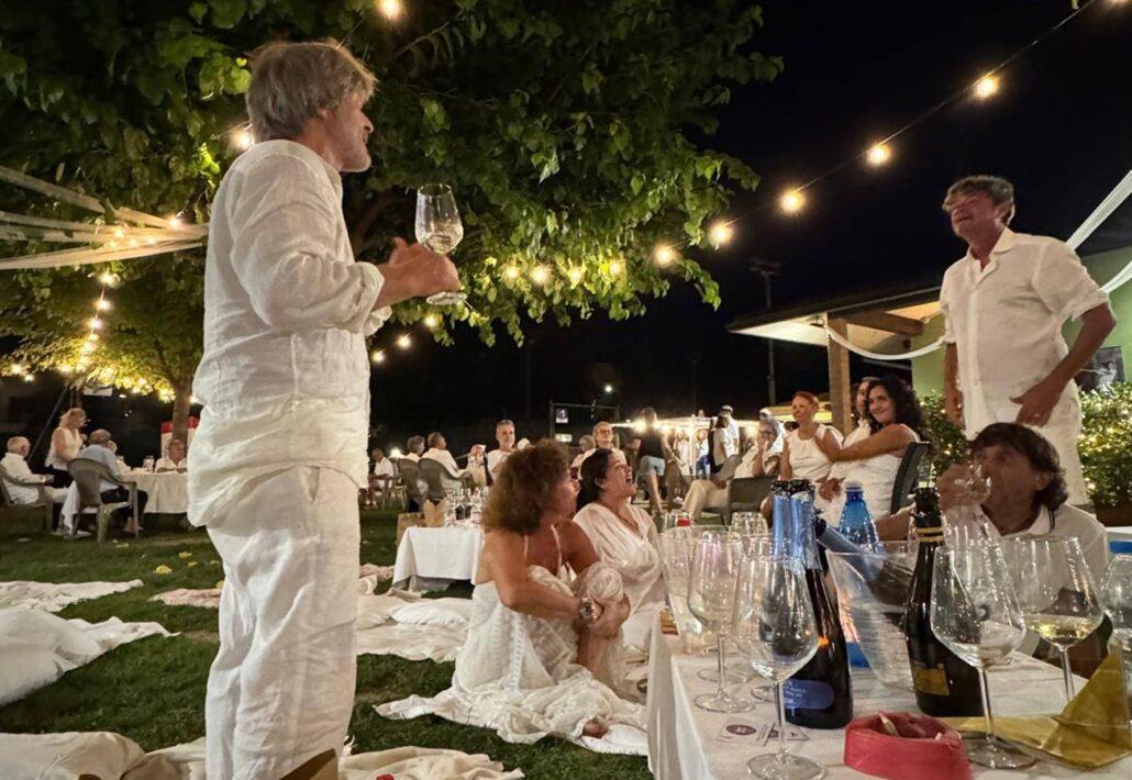 Tennis Club Faenza, un successo la cena in stile picnic chic