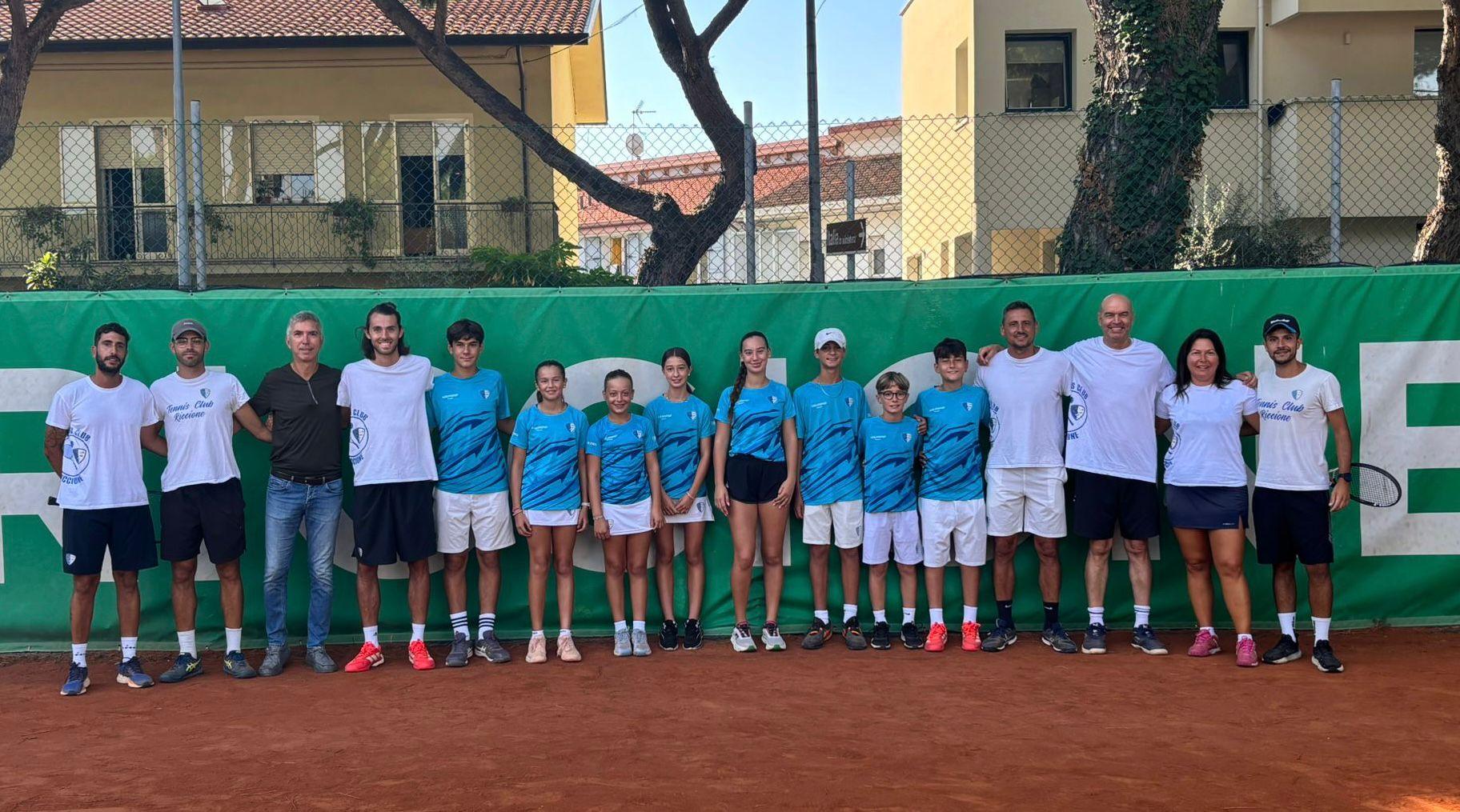 Ben nove giocatori del Tennis Club Riccione in partenza per i campionati italiani giovanili