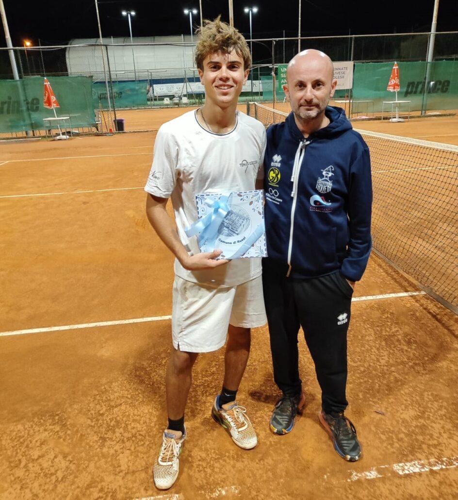 Diego Orlando premiato da Antonio Zangaro (Russi Sporting Club)