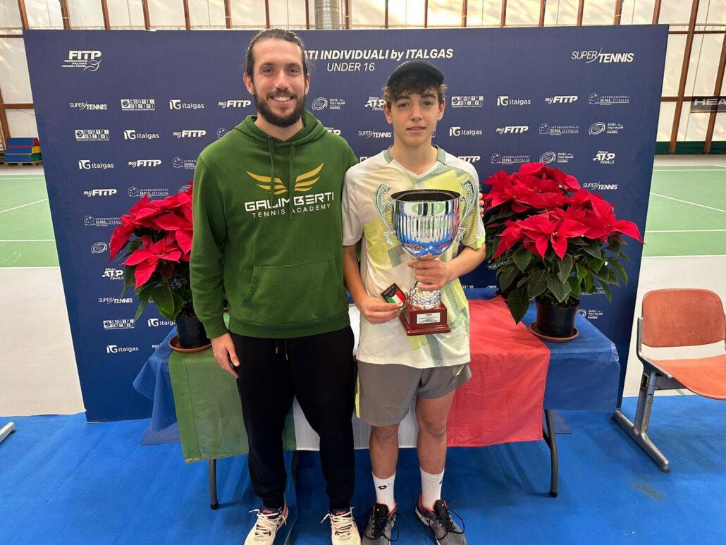 Mattia Logrippo, neo campione italiano Under 16, con il tecnico Federico Bertuccioli