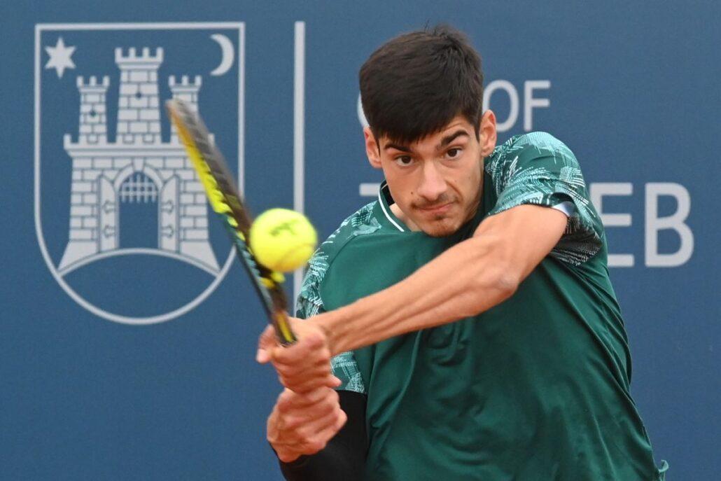 Il rovescio del croato Luka Mikrut