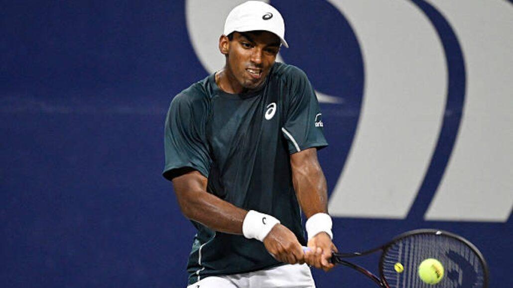 Nishesh Basavareddy colpisce di rovescio