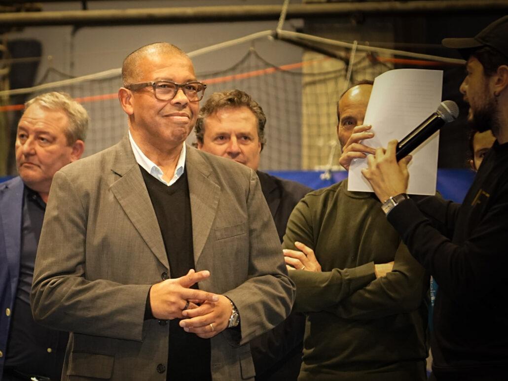 Carlos Bernardes, direttore del torneo, durante la cerimonia di premiazione