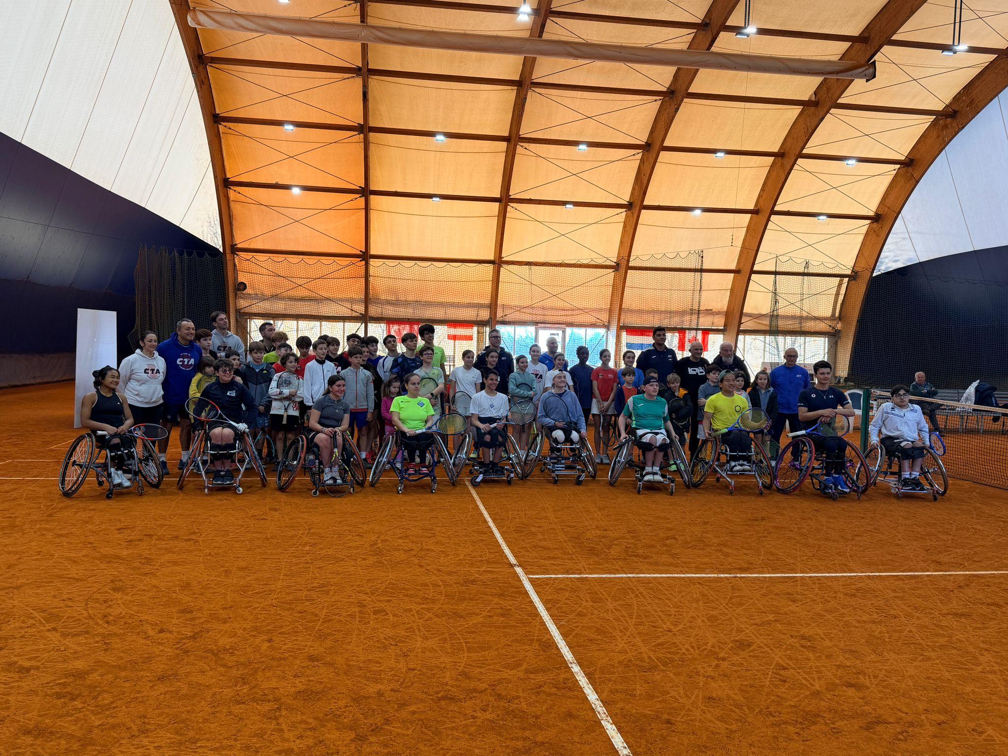 Partito al Tennis Villa Carpena il torneo Itf Junior Wheelchair, incontro tra i giocatori e gli allievi della scuola tennis