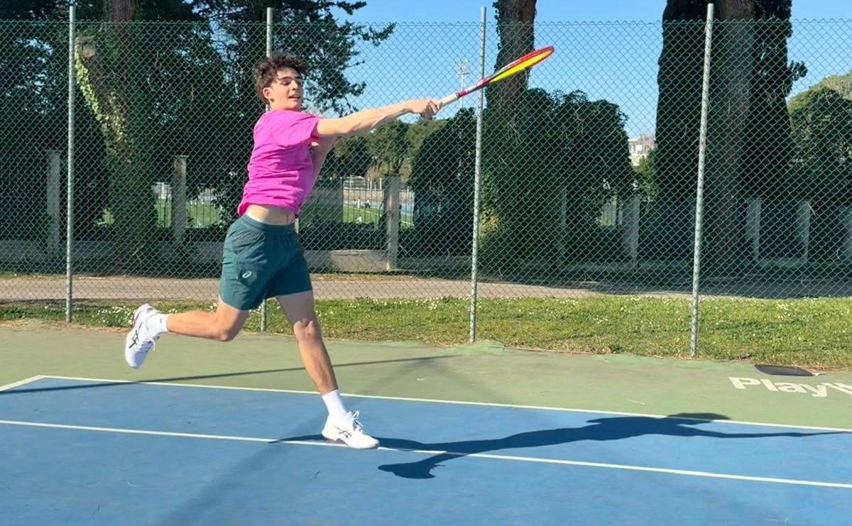 Una fase del test sul campo delle scarpe ASICS Solution Speed FF4