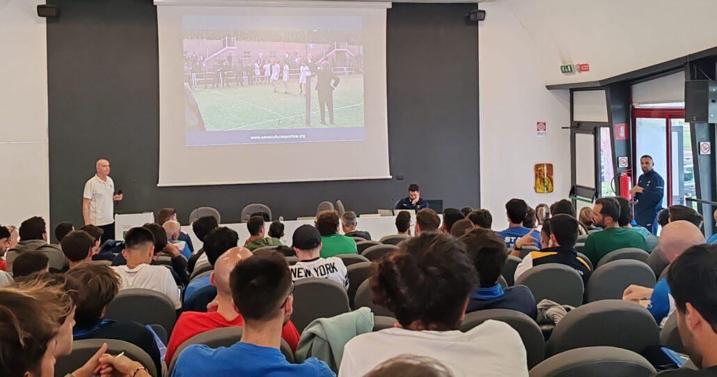 Un momento della lezione di Fabrizio Serafini ai futuri maestri FITP