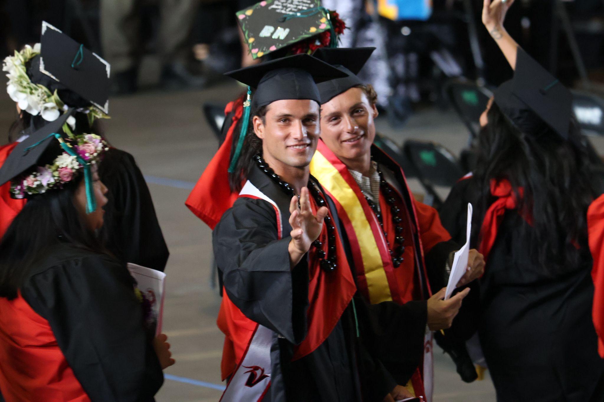 Filippo Di Perna si laurea alla University of Hawaii at Hilo e subito dopo è festa grande