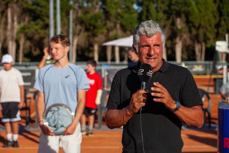 Giorgio Galimberti durante la cerimonia di premiazione del challenger