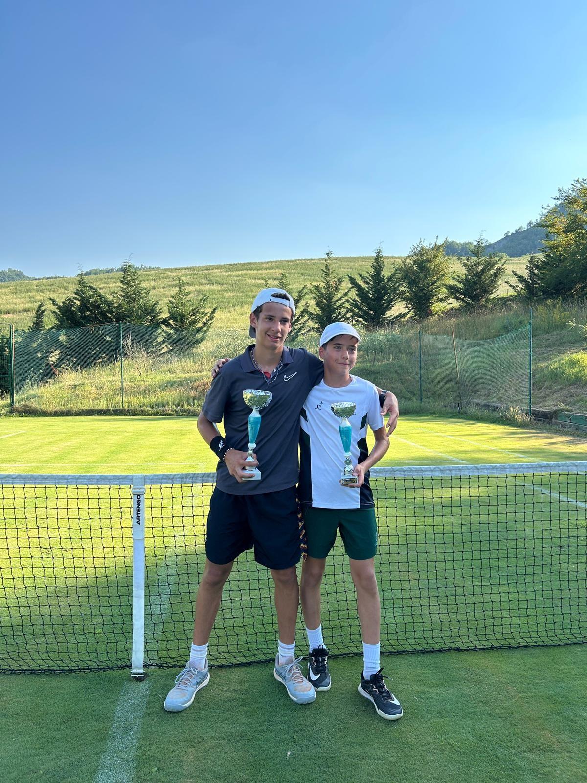 Francesco Camagni e Giacomo Forti sul gradino più alto del podio nel primo torneo giovanile sull’erba del Fanante Tennis & Country Club