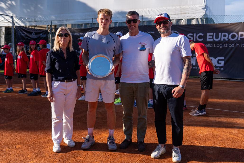 Challenger Cattolica SIC Europe Omag: la premiazione di Jesper De Jong