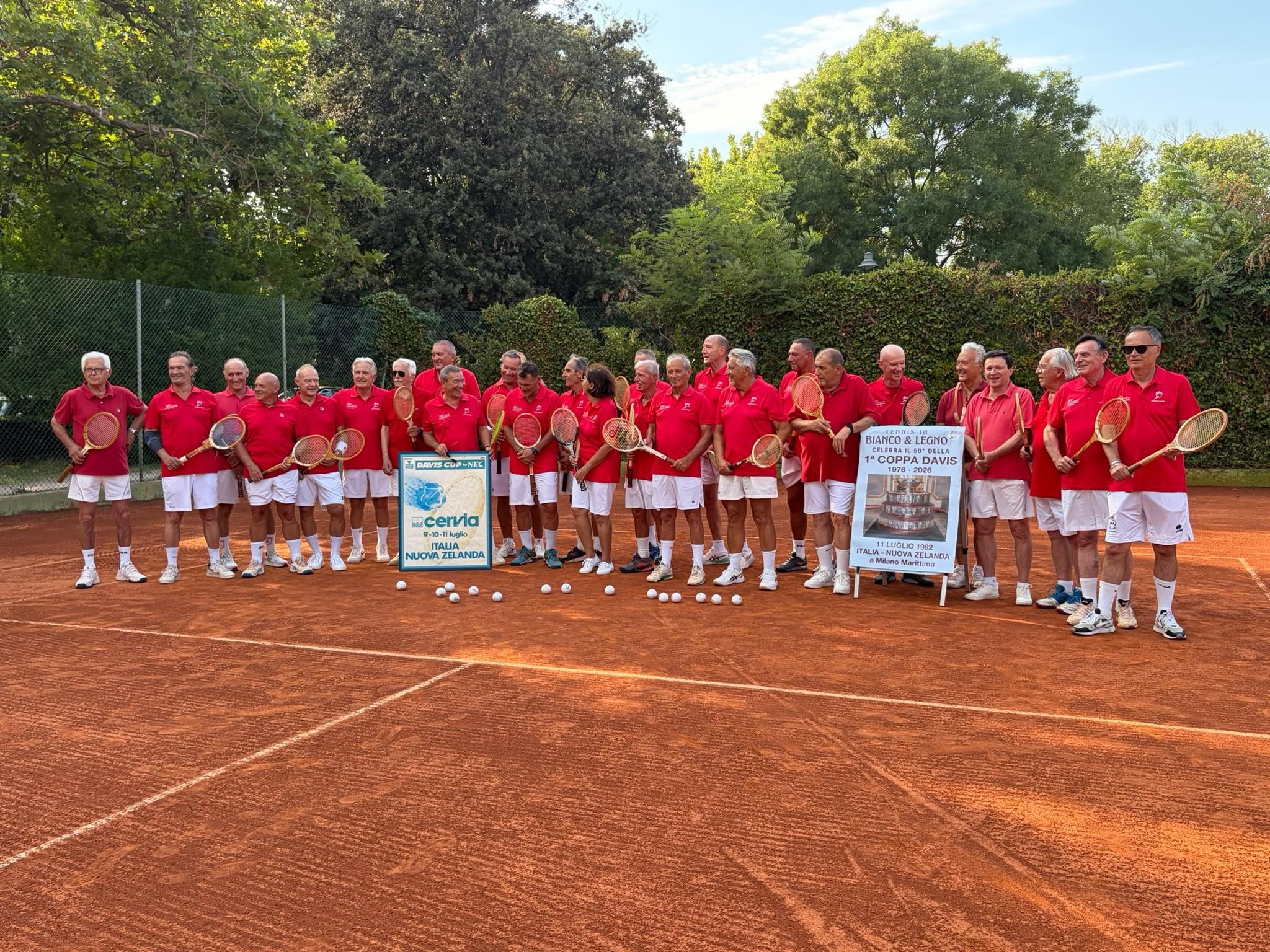 “Tennis in Bianco e Legno” 2026 parte con la celebrazione della vittoria in Davis di 50 anni fa