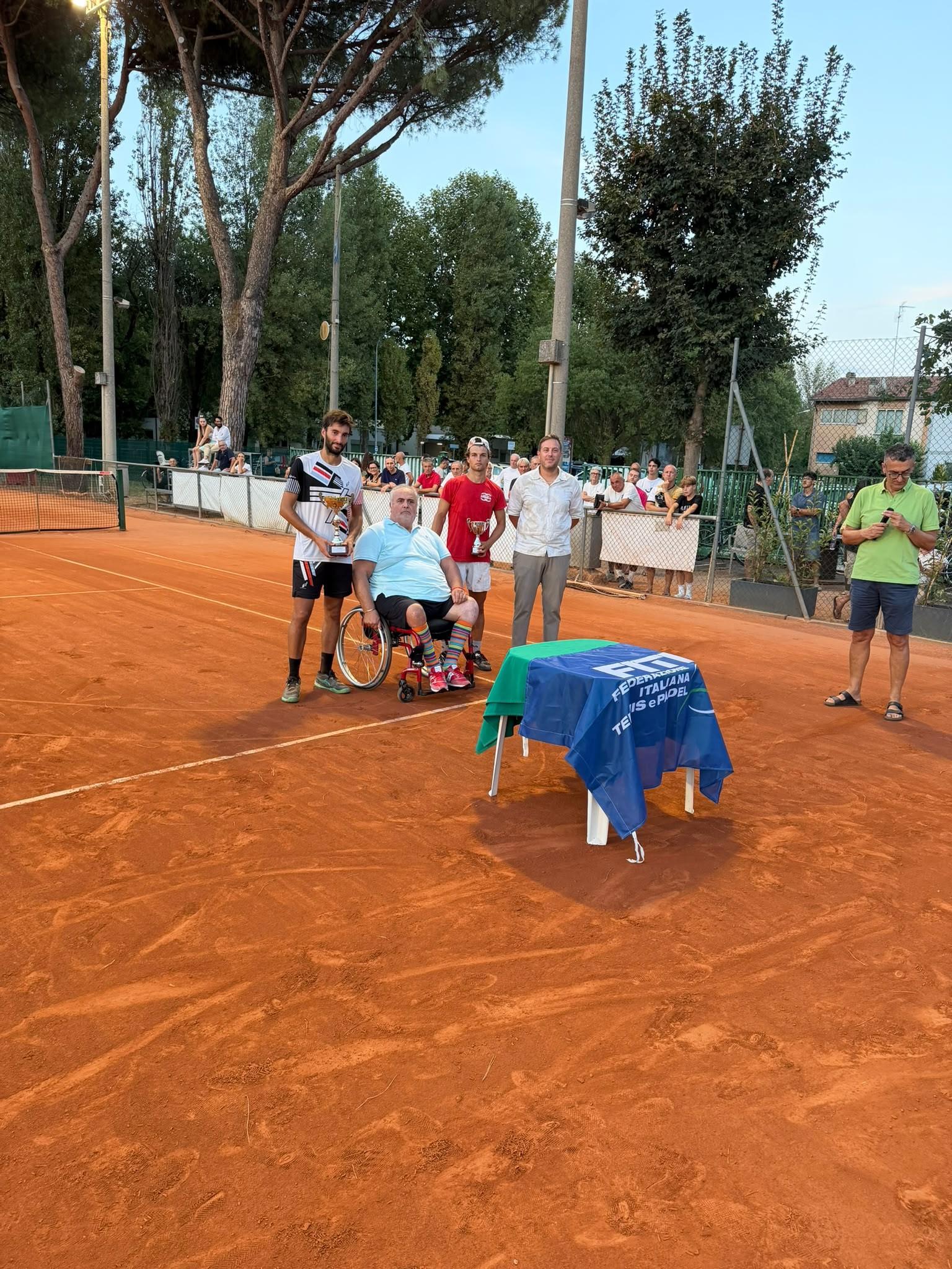 Stefano Baldoni è il re incontrastato del torneo Open “Buon Pastore” andato in scena al Ct Bagnacavallo-Ennio Dragoni traccia un bilancio lusinghiero: “Notevole successo tecnico e di partecipazione”