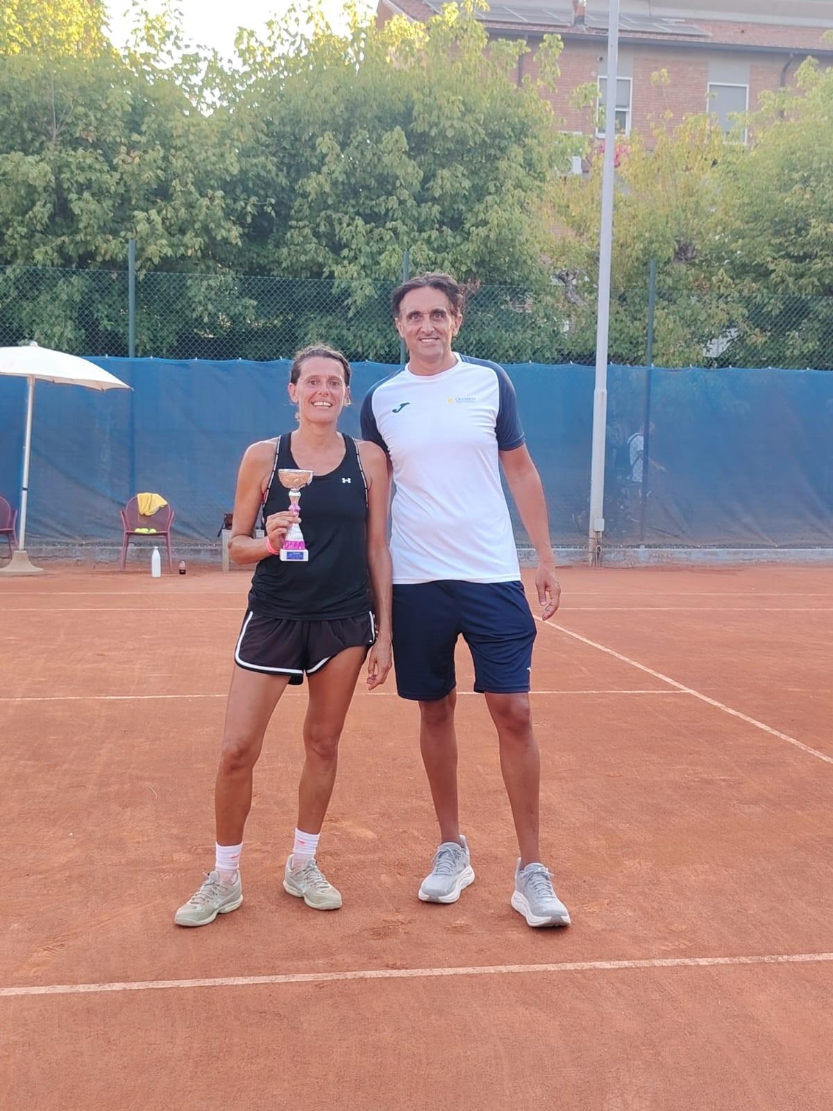 Sara Sirena trionfa sui campi di casa, è suo il torneo di 3° del Circolo Tennis Cicconetti dove oggi è partito il torneo di 3° (limitato al 3° gruppo)