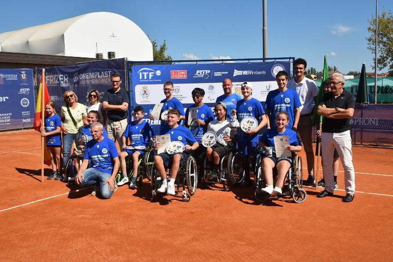La premiazione dei protagonisti del 1° “Junior Wheelchair International Città di Massa Lombarda – Trofeo Uguali diversamente, lo Sport nella sua forma migliore, oltre la disabilità”