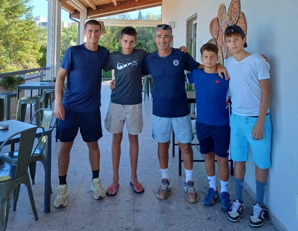 Fase Macroarea Centro Nord: gli Under 14 del Circolo Tennis Massa Lombarda con il capitano Andrea Zini