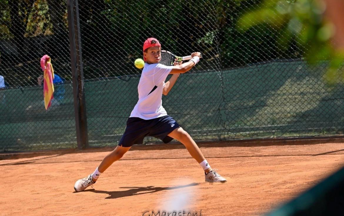 Matteo Rosti scatenato in Croazia, dopo la vittoria a Vrsar è nei quarti nel Tennis Europe Under 14 di Porec